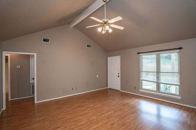 Building Photo - 4 Bedroom Home in North Little Rock with S...