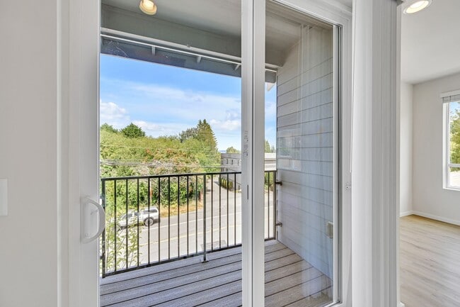 Building Photo - 4 Bed 3 Bath Townhouse for Rent!