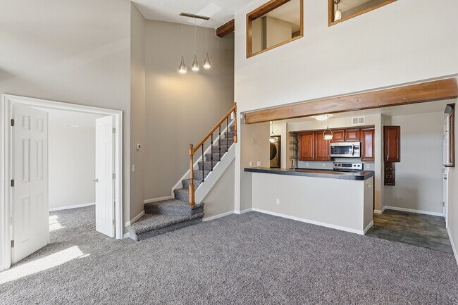 Building Photo - $1,740.95 - 2 bed/1 bath, cozy Denver Condo!