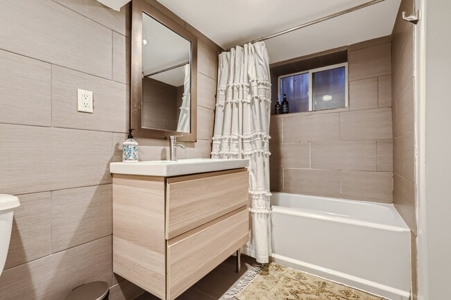 Building Photo - Coming Soon June 1st - Beautiful Garden level apartment in desirable West Wash Park