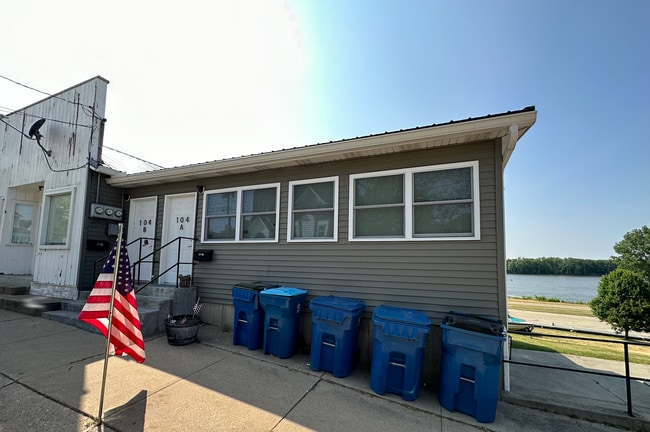 Building Photo - 104 S Main St