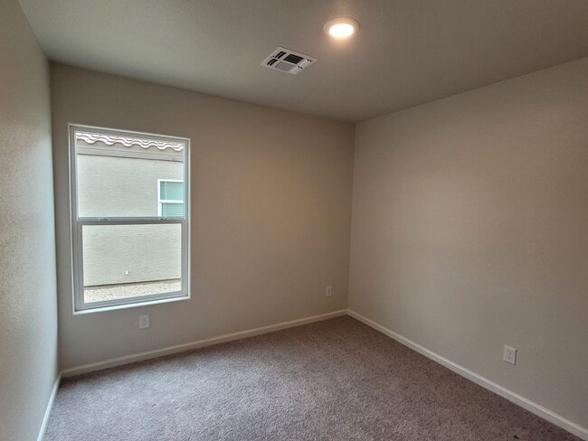 Building Photo - Beautiful 3/2 bath home located in Chaparral Terrace gated community.
