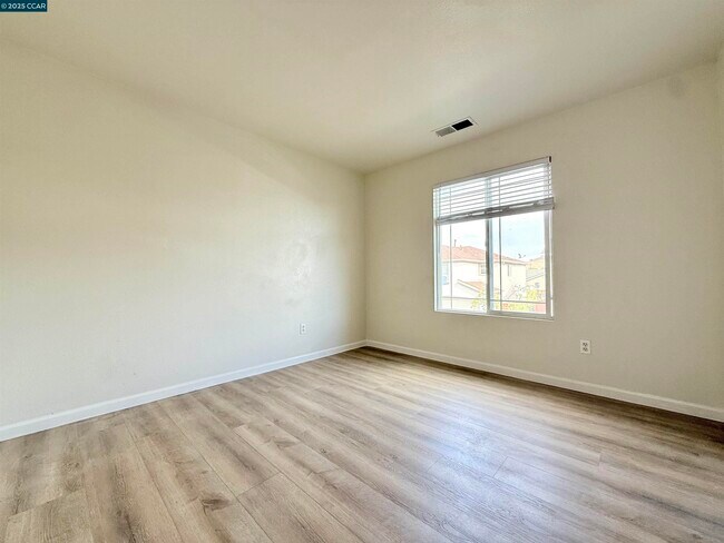 Building Photo - 815 Spring Mountain Ln