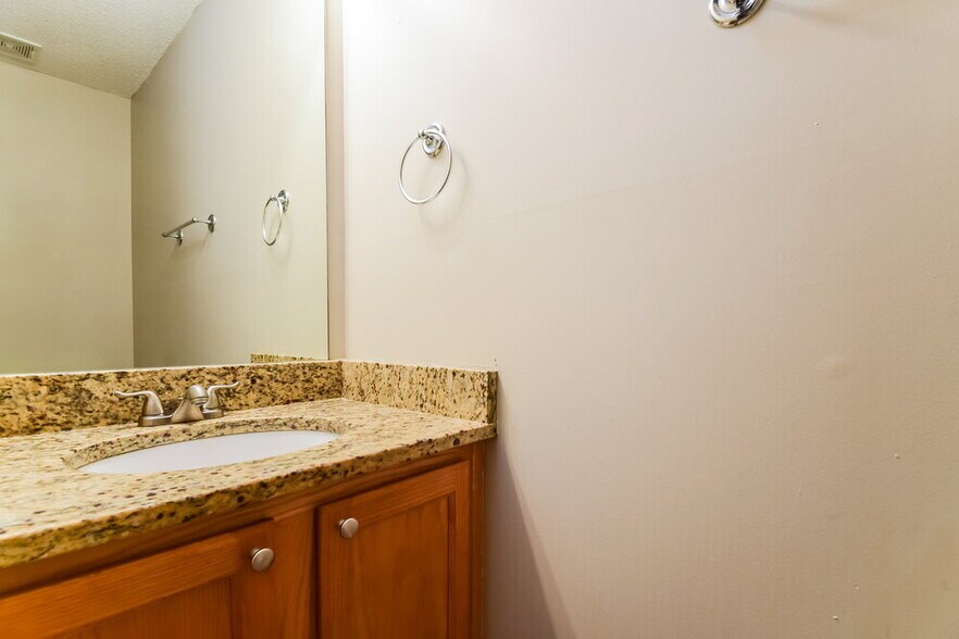 Building Photo - 4405 Grove Dr NW