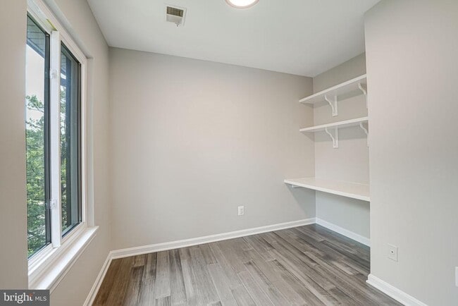 Building Photo - 2815 Lee Oaks Ct