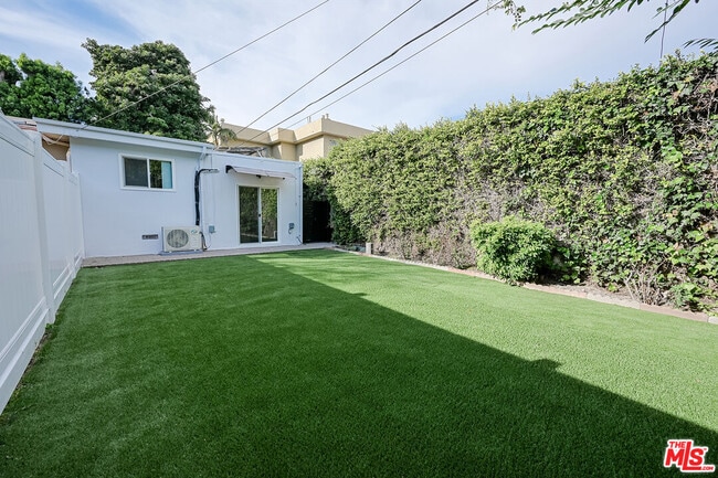 Building Photo - 4424 Noble Ave