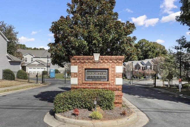 Building Photo - 2263 Leicester Way SE