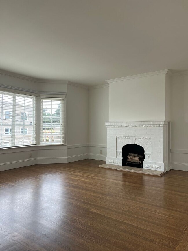 Building Photo - Charming Outer Sunset 2 BDRM WITH SUNROOM Home Just Steps from Ocean Beach!