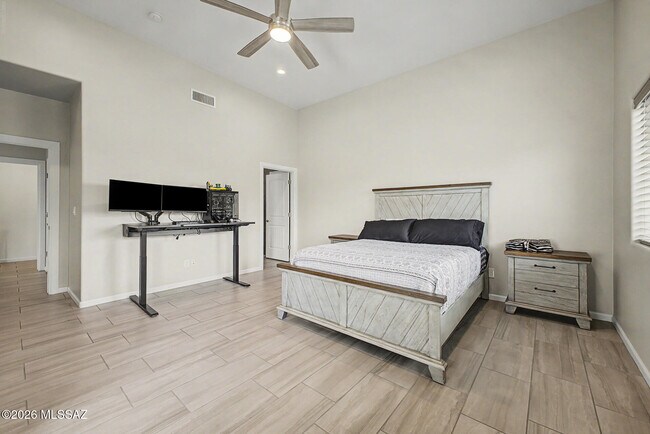 Building Photo - 208 S Montgomery Pl