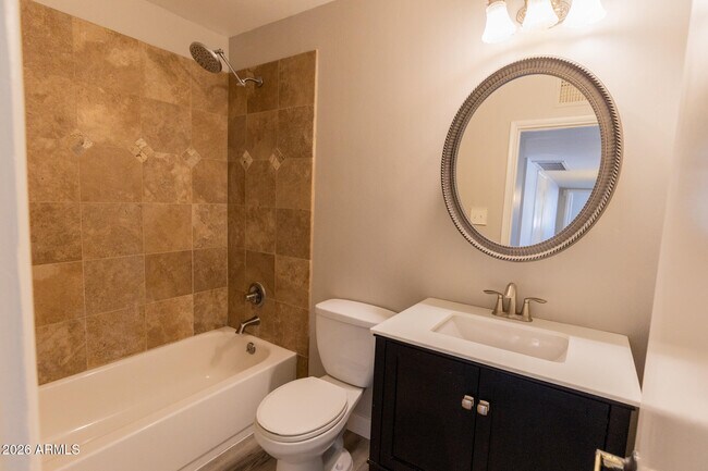 Building Photo - 1305 W Romo Jones St