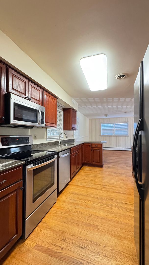 Building Photo - Heart of South Roanoke-3120 Stoneridge Road