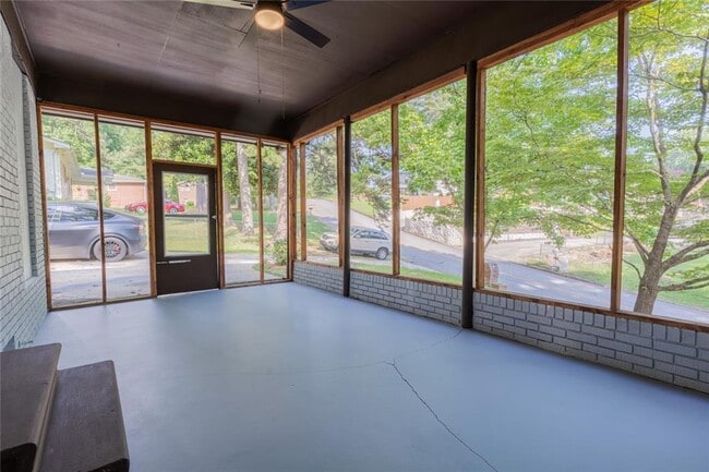 Building Photo - 5207 Dixie Lake Rd