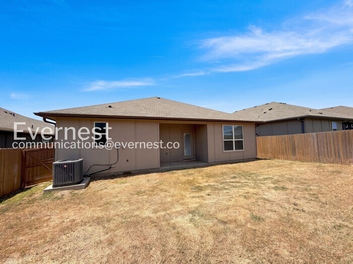 Building Photo - 2207 Hornbeam St