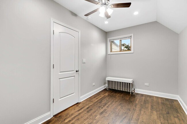 Building Photo - 1108 Des Plaines Ave
