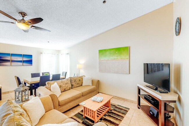 Building Photo - 3601 E Bay Dr