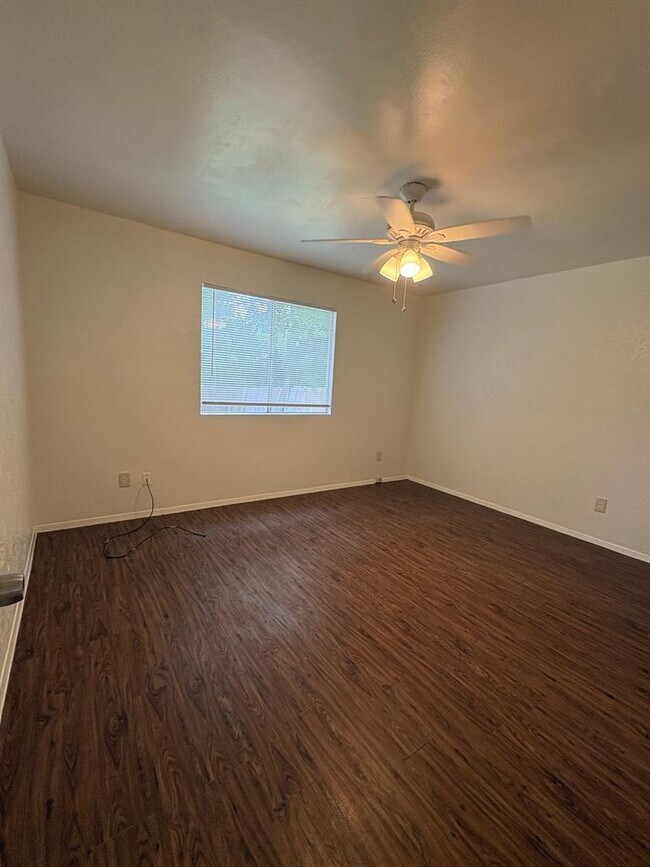 Building Photo - 5105 Pepper Ln