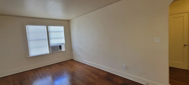 Building Photo - 1/1 in the Historic Duckpond area