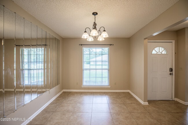 Building Photo - 2081 Magnus Ln