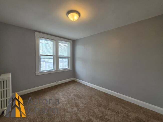 Building Photo - 3016 Pelham Ave