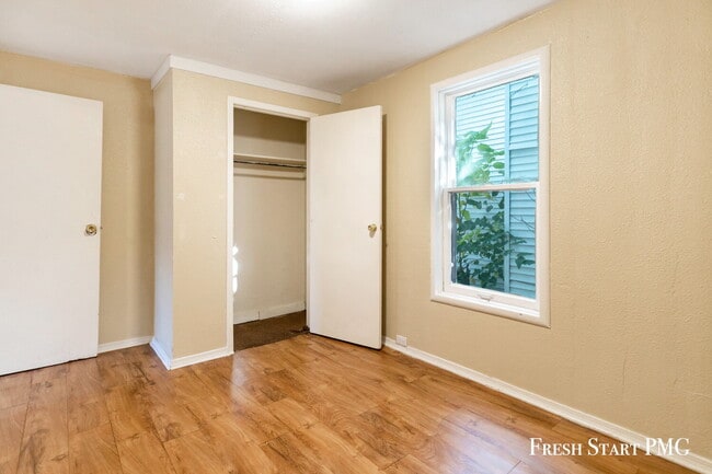 Building Photo - Bright Ground-Floor Home with Flexible Space