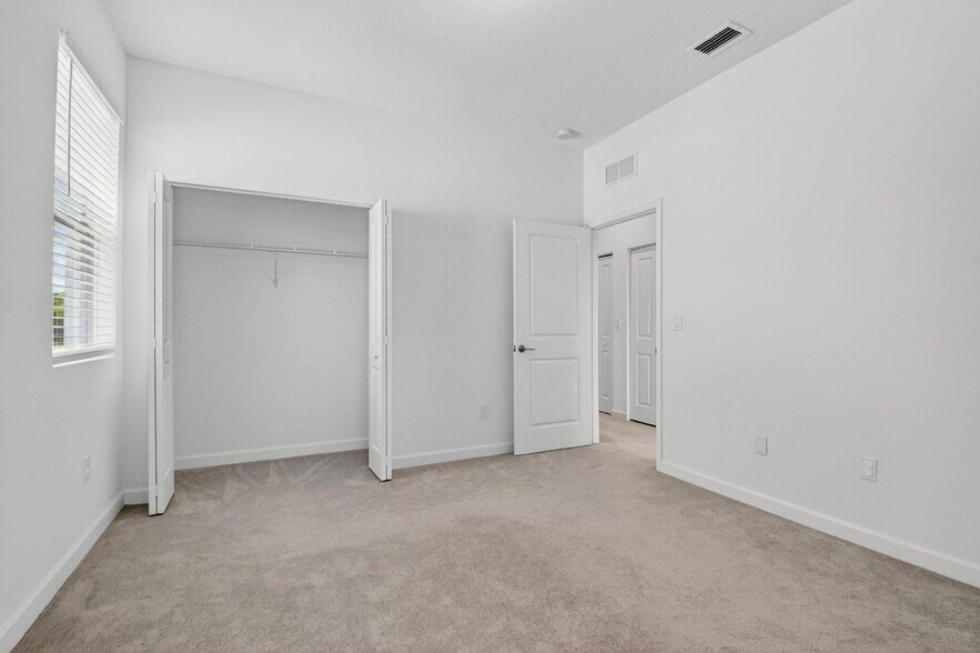 Building Photo - 4645 Meyerson Pl