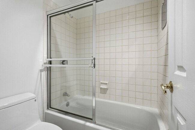 Building Photo - Spacious Two Bedroom Condo in Potrero Hill - Please Contact for Showing Availability!