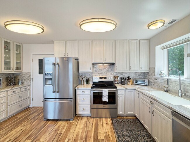 Building Photo - Stunning Home for Lease in Diamond Point