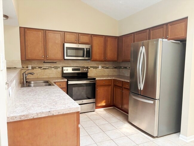 Building Photo - 16723 Clear Oak Way