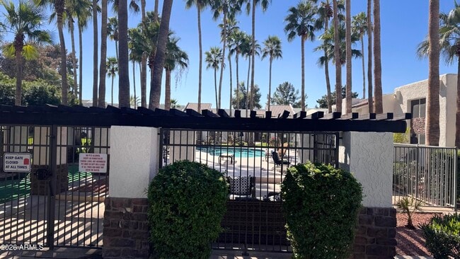 Building Photo - 7350 N Vía Paseo Del Sur