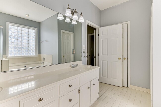 Building Photo - 1140 Parkside Trail