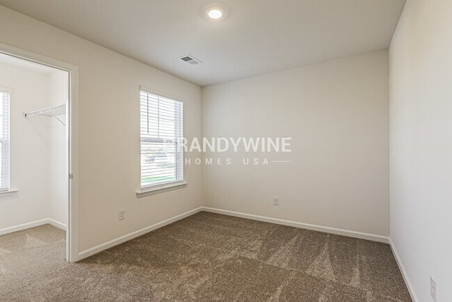Building Photo - 1240 Arnhem Dr