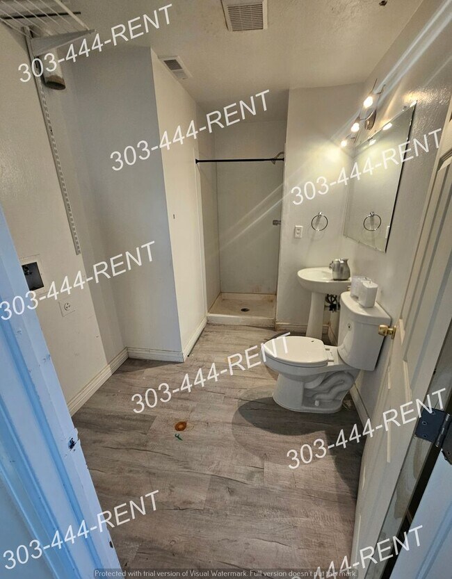 Building Photo - Beautifully Updated 4 Bed 2 Bath home in Denver