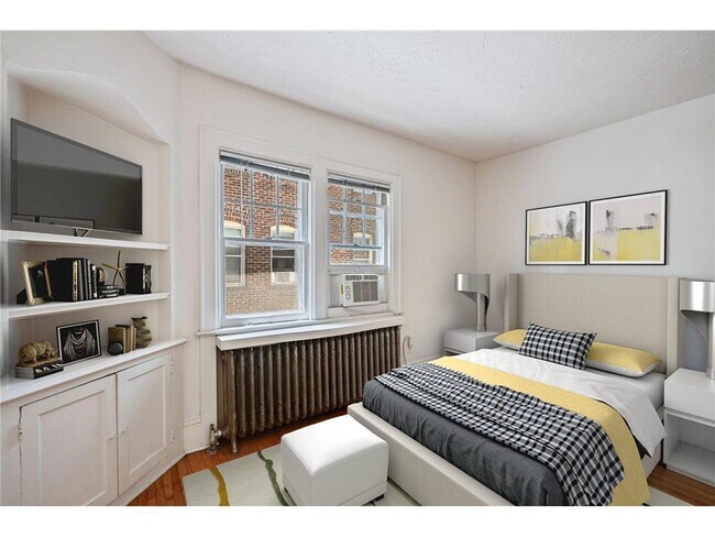 Building Photo - 1913 Emerson Ave S