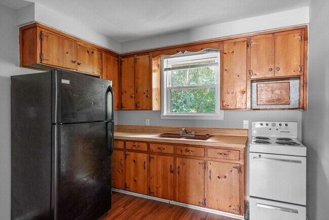 Building Photo - 454 Circle Dr