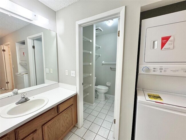Building Photo - 8302 Waterview Way