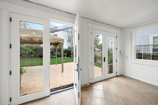 Building Photo - 142 Monaco Dr