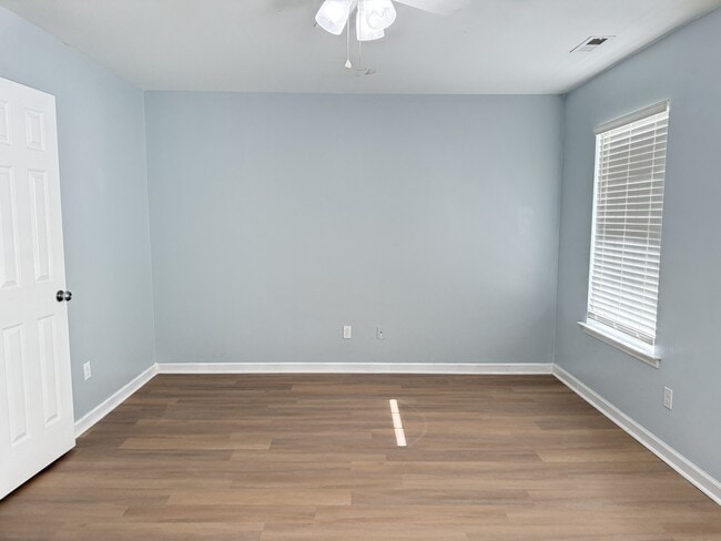 Building Photo - 1206 Maroon Dr