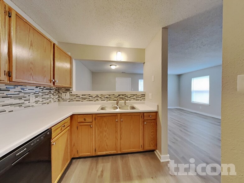 Building Photo - 10948 Sweetsen Rd