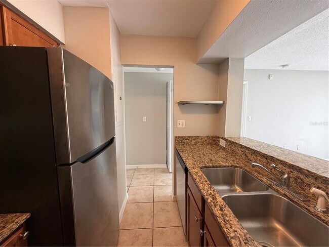 Building Photo - 406 S Cedar Ave