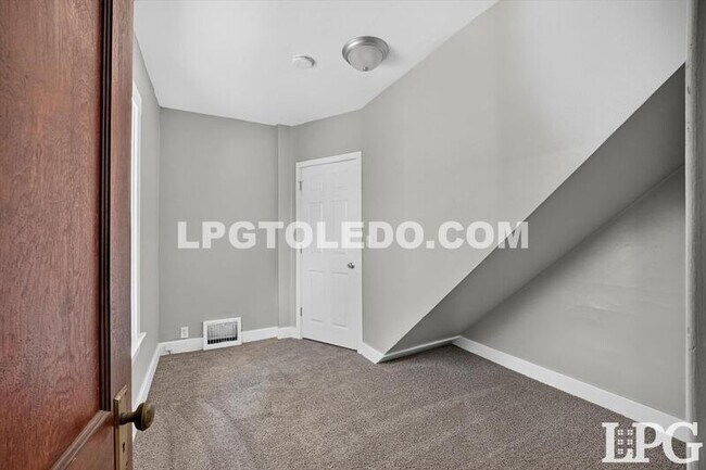 Building Photo - 544 Woodsdale Ave