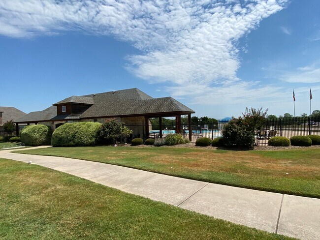 Building Photo - Spacious 2 Story Home in Weatherford Texas
