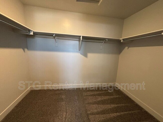 Building Photo - 3102 S Relic Ridge Dr