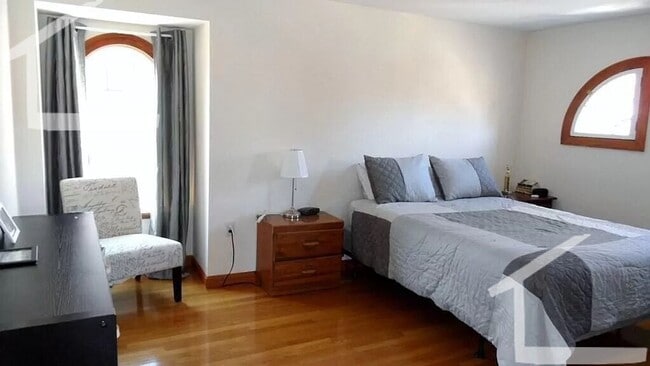 Building Photo - Single-Family House, Garage Parking, Central Heat/AC, In-Unit Washer and Dryer