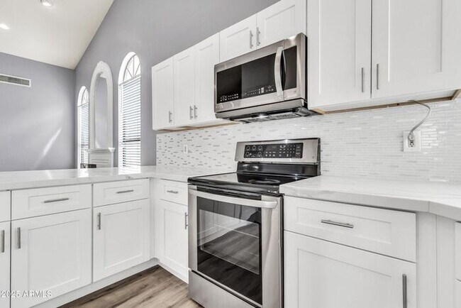 Building Photo - MOVE IN SPECIALS!! 15 DAYS RENT FREE!! Stunning 4beds/2.5baths single-level home in the heart of ...