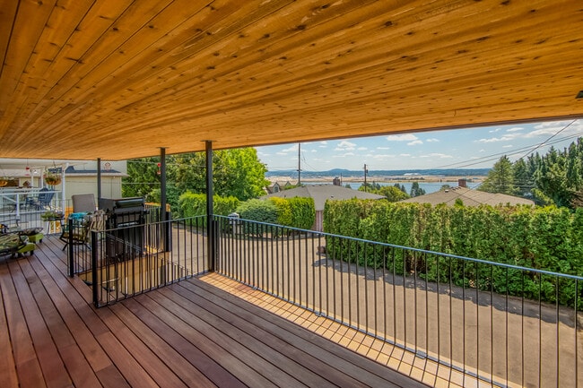 Building Photo - 6506 E Evergreen Blvd