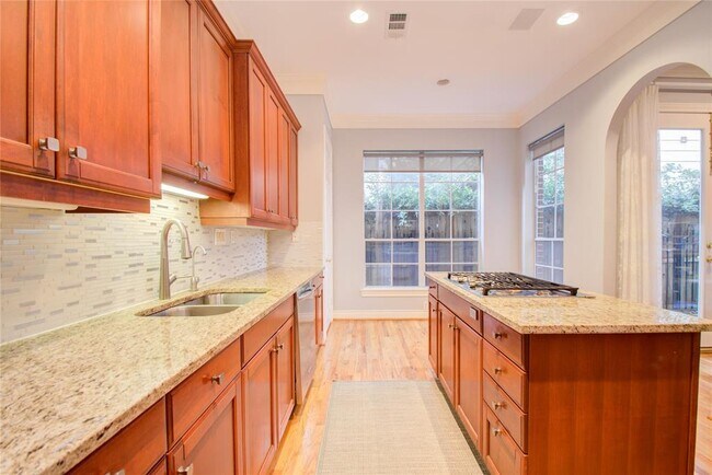 Building Photo - 1812 Staffordshire Crescent