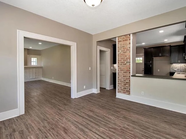 Building Photo - 3437 Country Club Pl