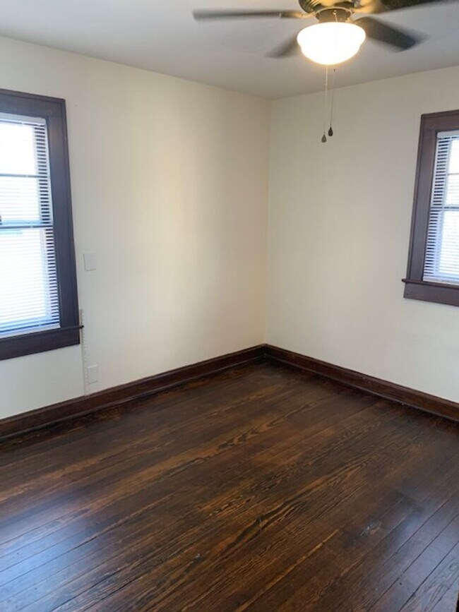 Building Photo - Spacious 5-Bedroom, 2-Bath Home with Class...