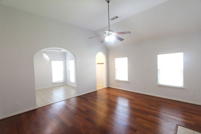 Building Photo - Homewood Area - Oxmoor Glen - Minutes to Downtown & UAB