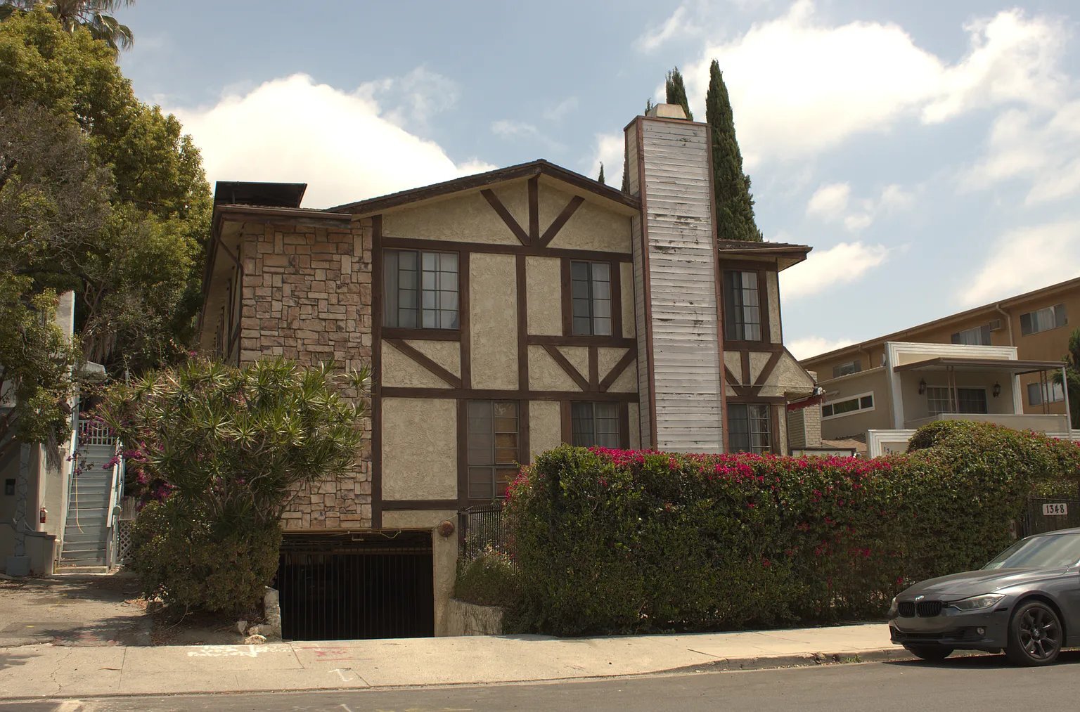 Building Photo - 1348 N Orange Dr